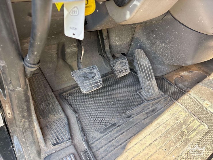 2016-peterbilt-579-image-16