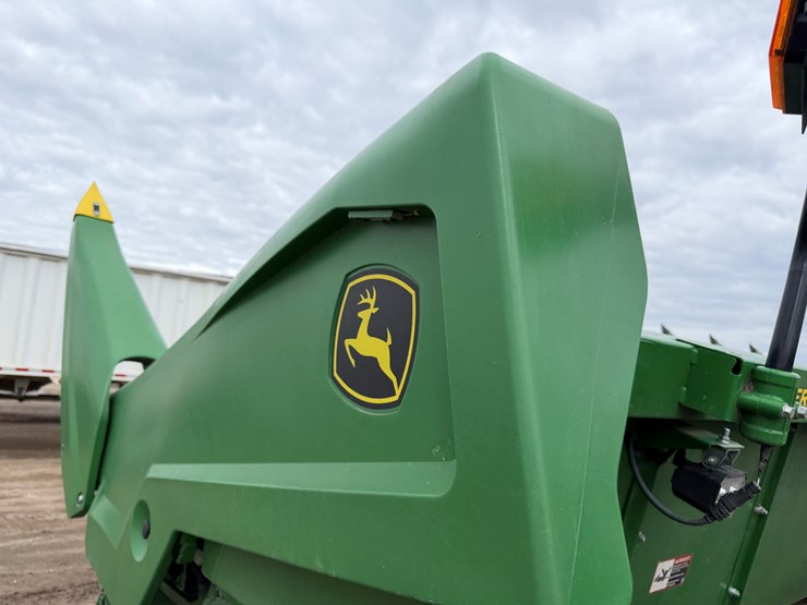 john-deere-c8r-image-22