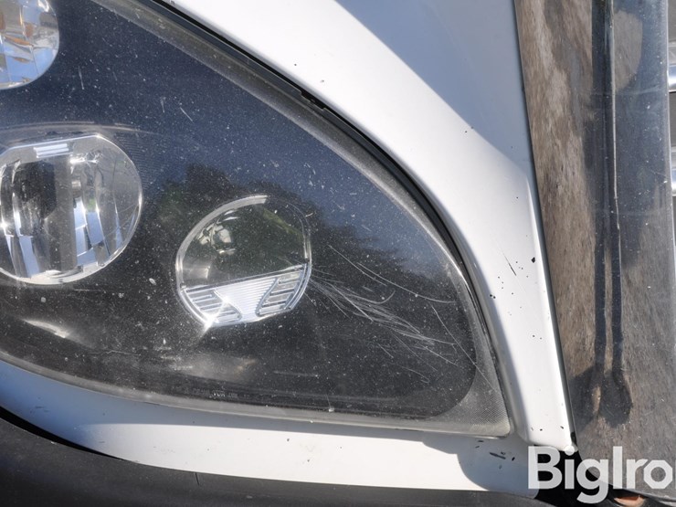 2016-freightliner-cascadia-125-image-16