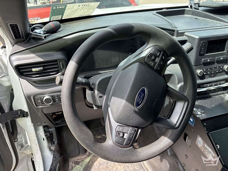 2020-ford-explorer-image-13