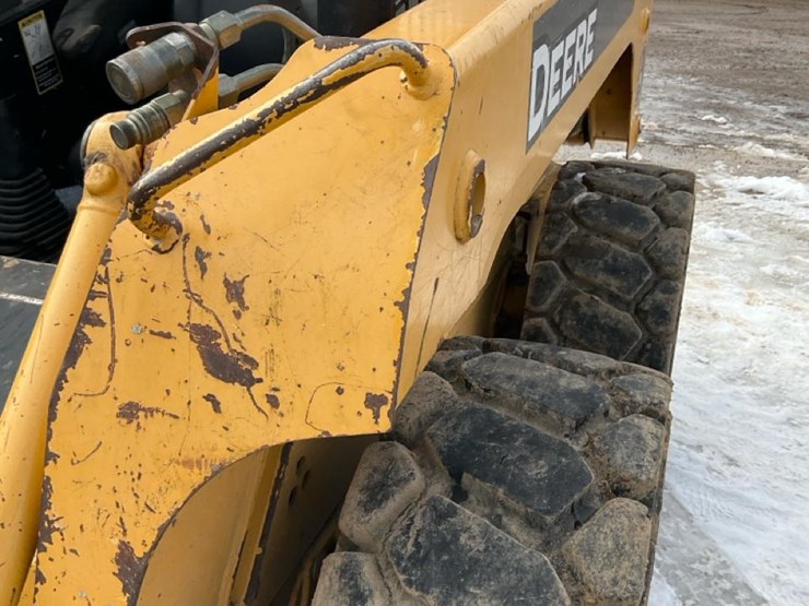 2004-john-deere-320-image-60