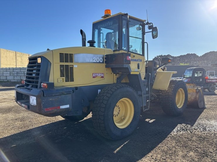 2007-komatsu-wa200-5-image-3