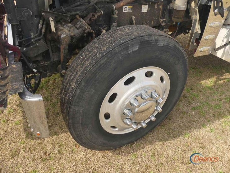 2012-peterbilt-389-image-13