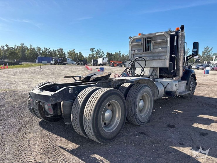 2016-peterbilt-579-image-3