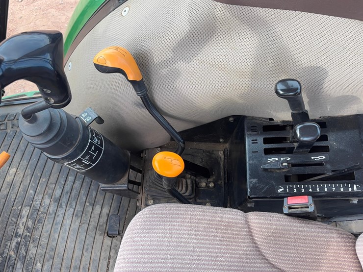 2009-john-deere-5083e-image-18