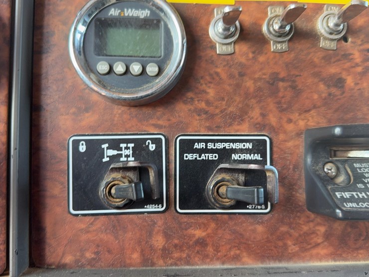 2004-kenworth-w900-image-48