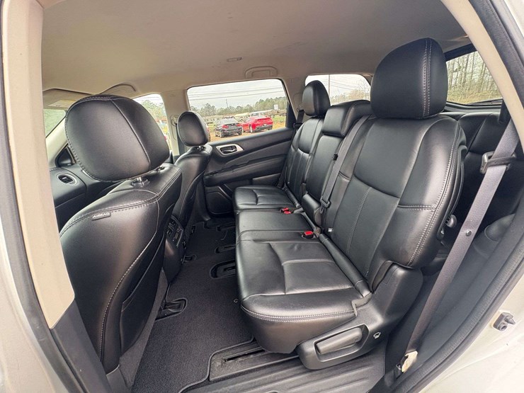 2017-nissan-pathfinder-image-16