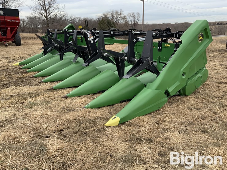 2024-john-deere-c8r-image-1