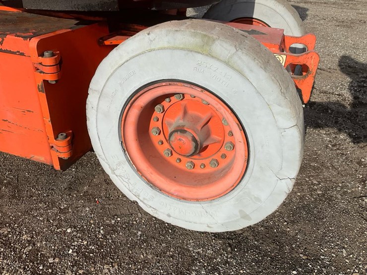 2000-jlg-e300ajp-image-32