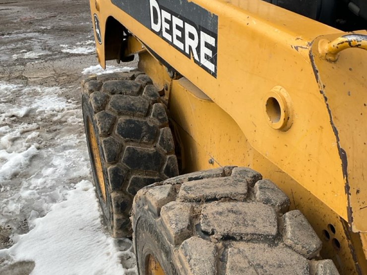 2004-john-deere-320-image-53