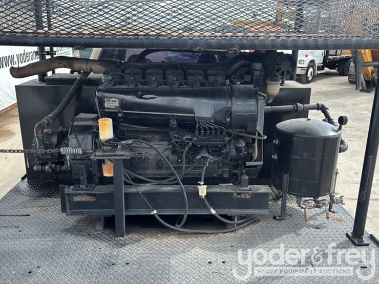 2009-ford-750-image-29