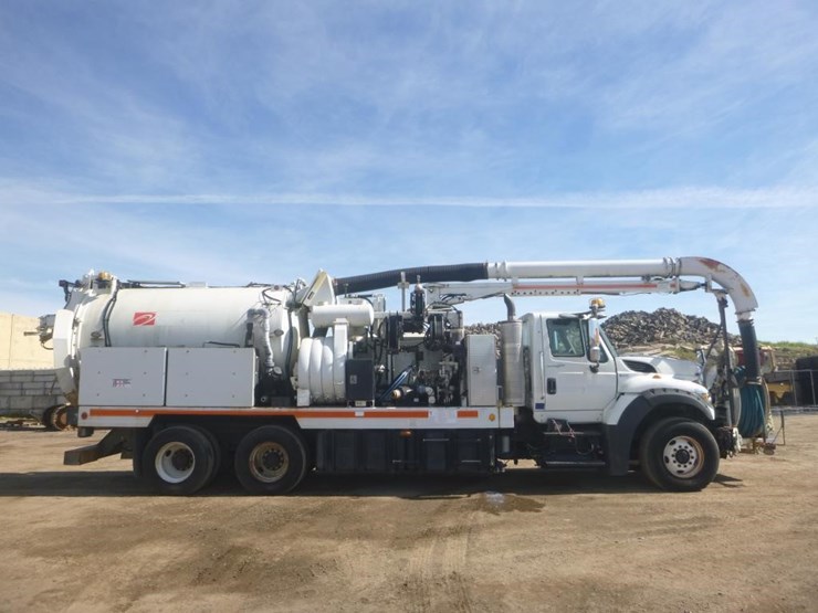 2013-international-7600-image-7