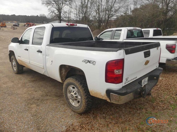 2013-chevrolet-2500hd-image-3