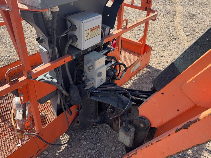 2012-jlg-860sj-image-22