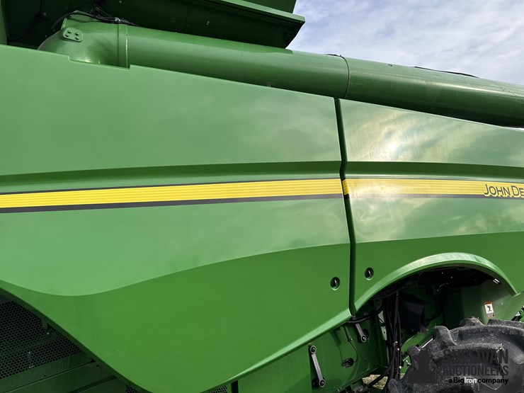 2013-john-deere-s690-image-17