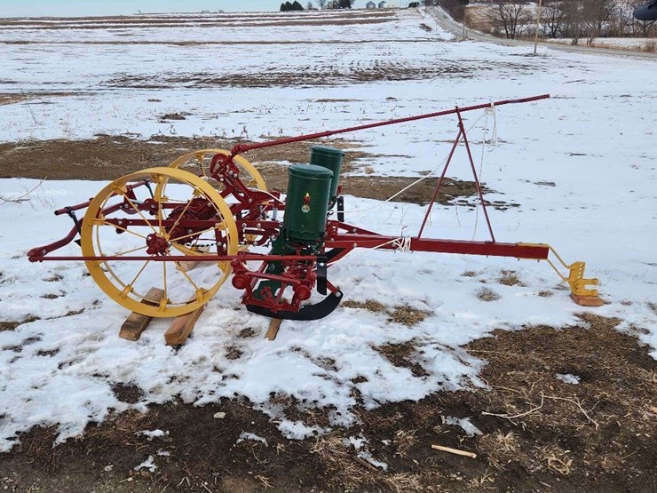 case-two-row-corn-planter-image-1