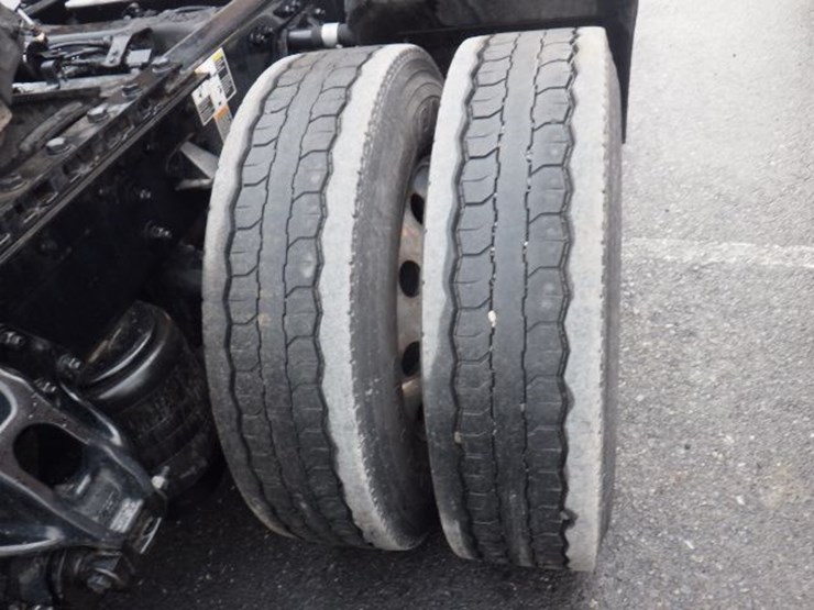 2022-kenworth-t680-image-6