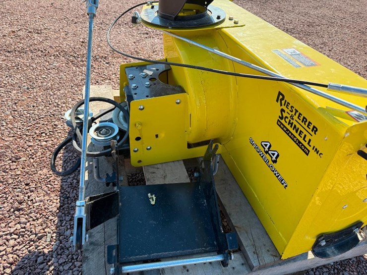 2022-john-deere-44-image-9