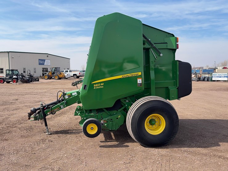 2020-john-deere-560m-image-7