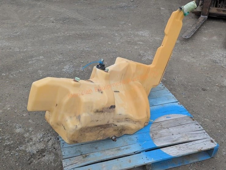 john-deere-323e-skid-steer-fuel-tank-image-4