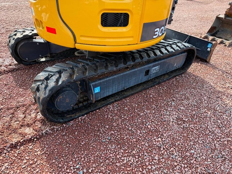 2021-deere-30g-image-11