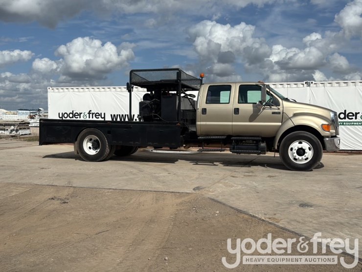 2009-ford-750-image-6