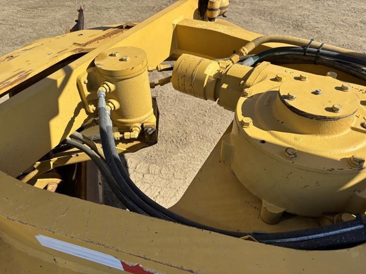 caterpillar-143h-image-21