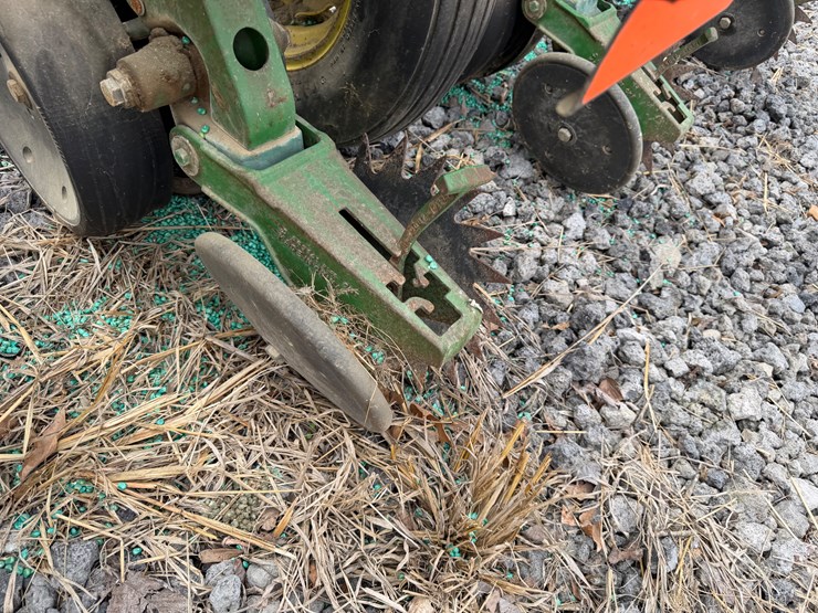 john-deere-12-image-23