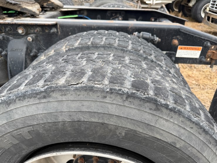 #40990-•-2019-freightliner-cascadia-s/a-daycab-truck-tractor-vin:-3akjgbdv5ksks6034-image-7