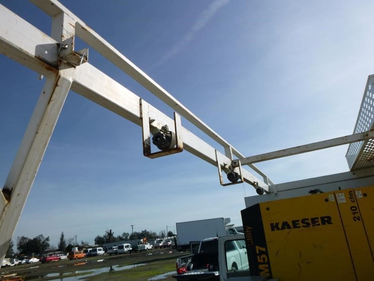 2011-ford-f550-image-25