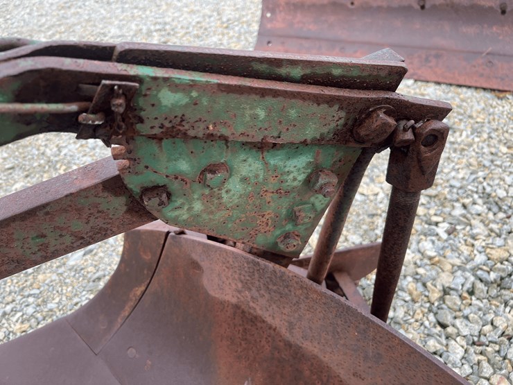 john-deere-l-left-hand-plow-image-9