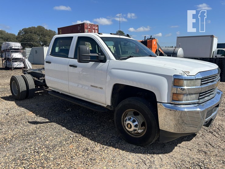 2016-chevrolet-3500-image-7