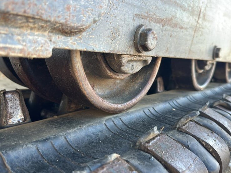 2011-new-holland-c238-image-15