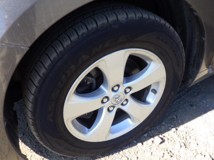 2013-toyota-sienna-image-13