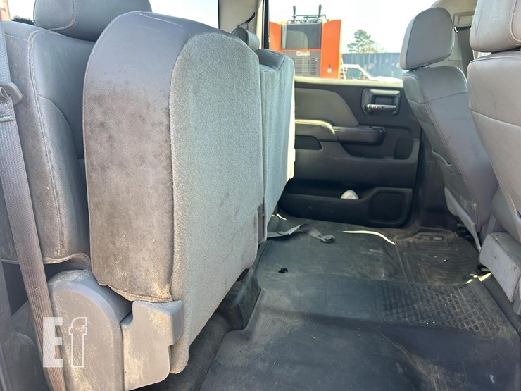 2016-chevrolet-3500-image-17