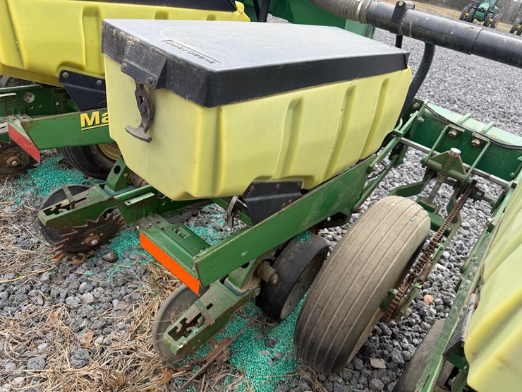 john-deere-12-image-19