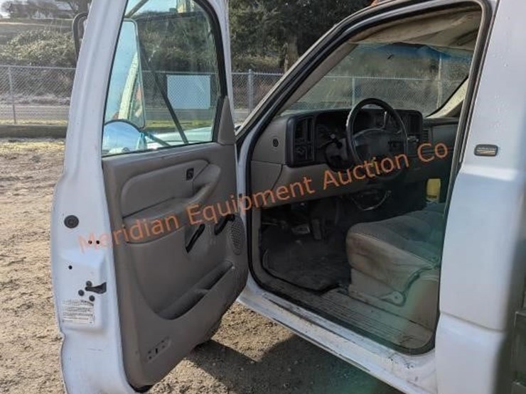 2003-chevrolet-3500-image-22