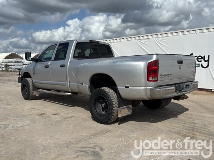 2004-dodge-ram-3500-image-3