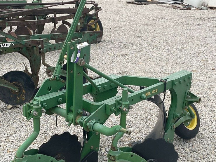 john-deere-412-image-2