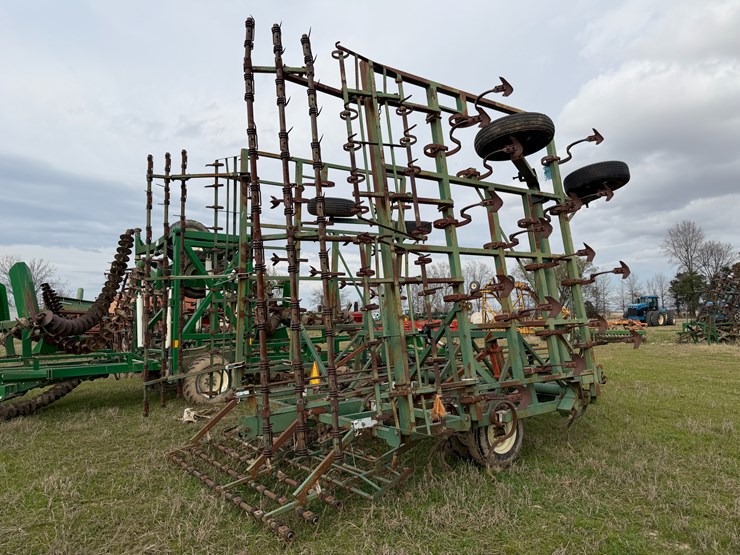 john-deere-32-image-3