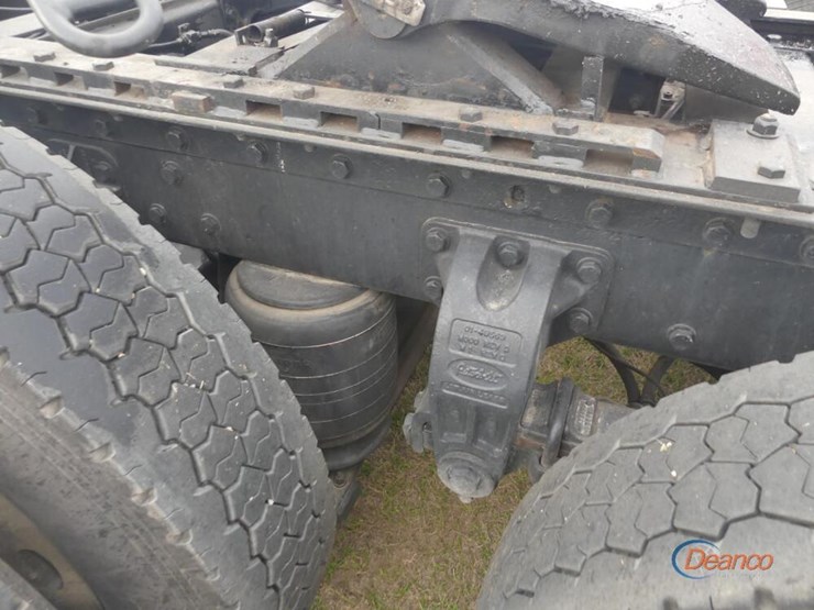 2004-peterbilt-379-image-6