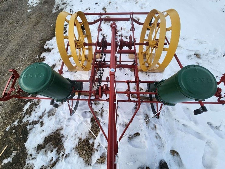case-two-row-corn-planter-image-9