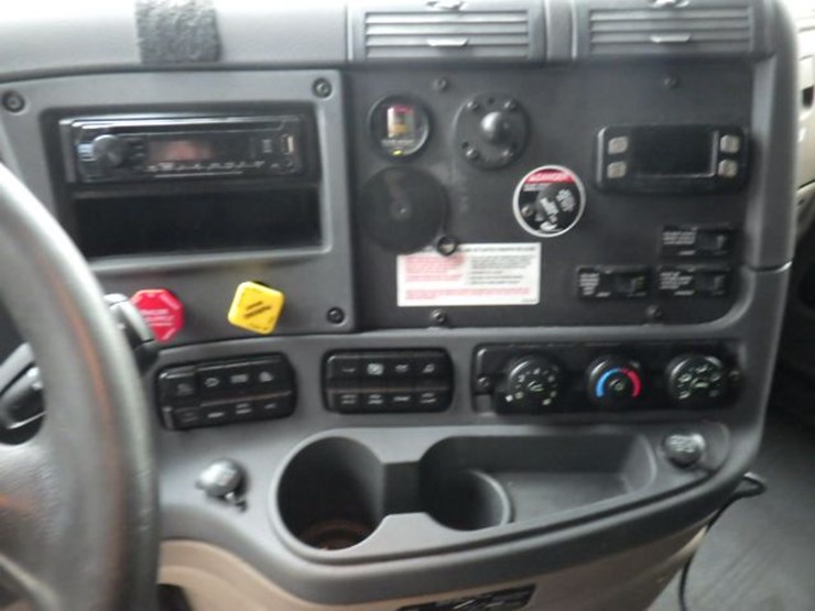 2017-freightliner-cascadia-125-evolution-image-22