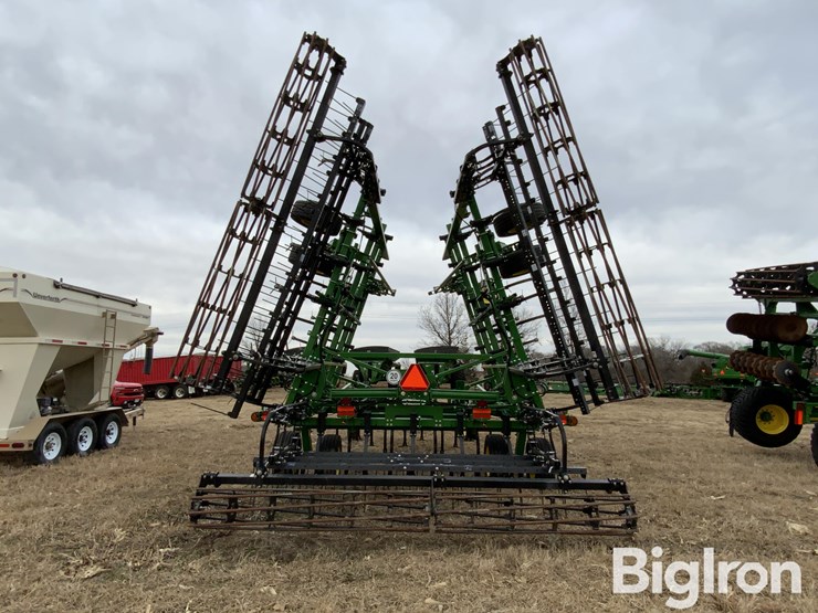 2019-john-deere-2330-image-6