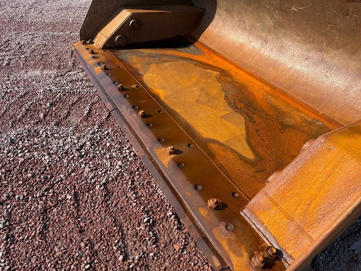 caterpillar-120-image-7