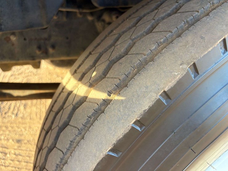 2018-hino-268a-image-8