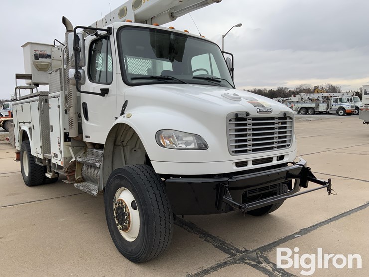 2009-freightliner-m2-106-image-15