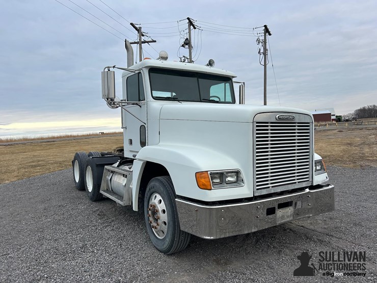 1999-freightliner-fld120-image-3