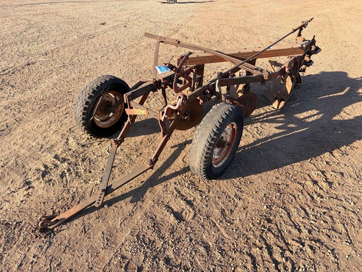 mccormick-3-bottom-plow-image-3