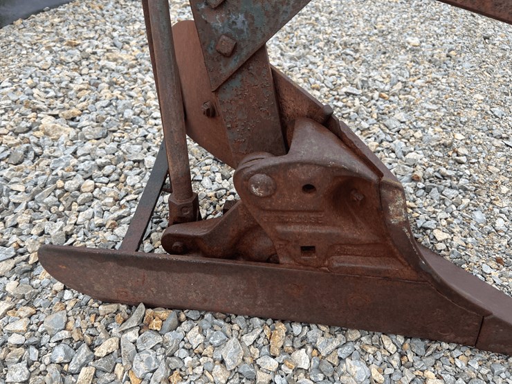 john-deere-l-left-hand-plow-image-7